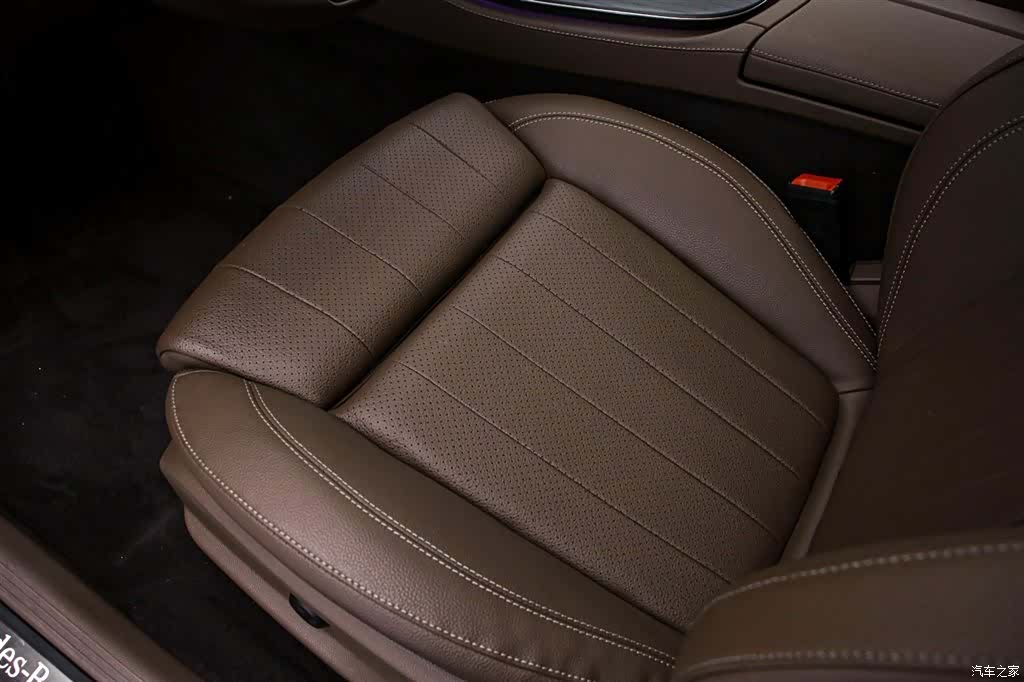 Mercedes-Benz E-Class, 2022 13