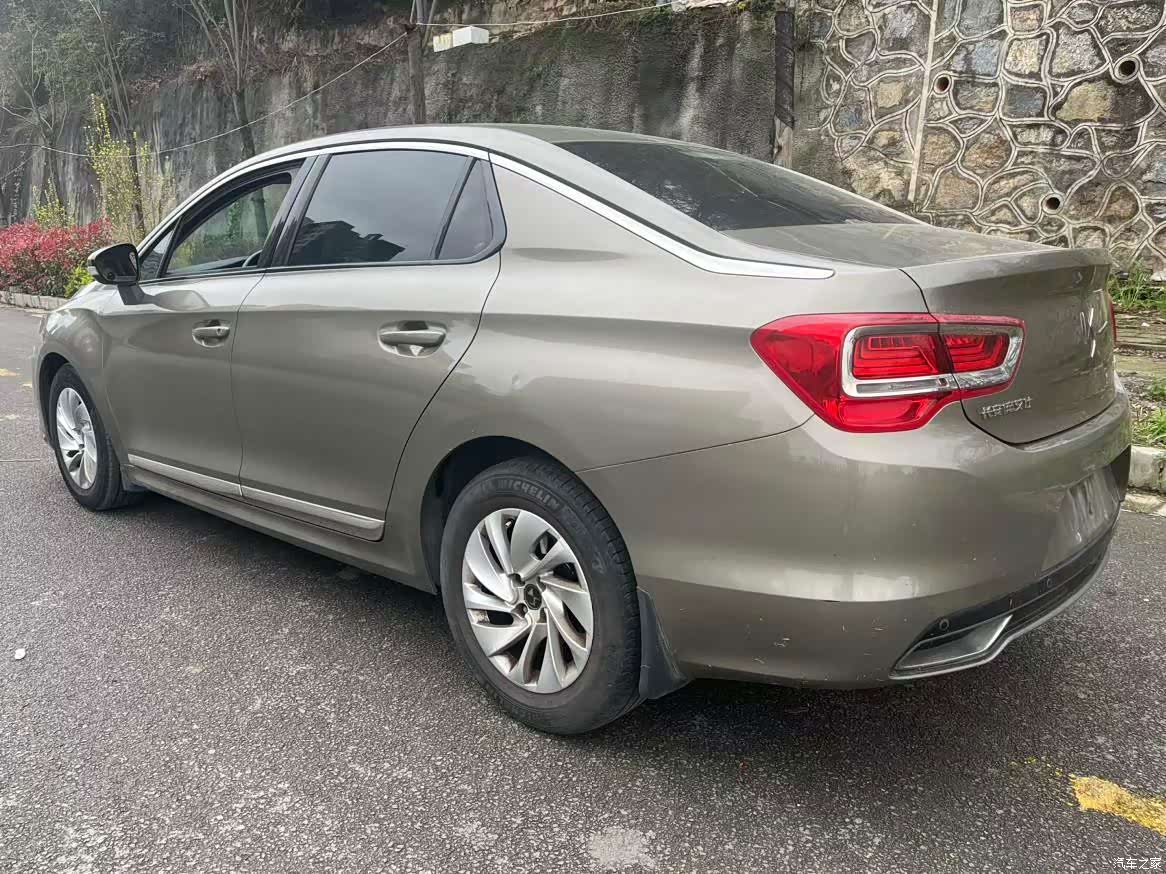 DS VTi140, 2015 7