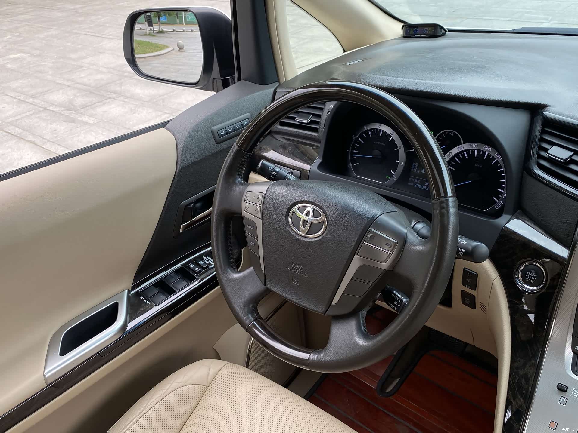 Toyota Alphard, 2012 10
