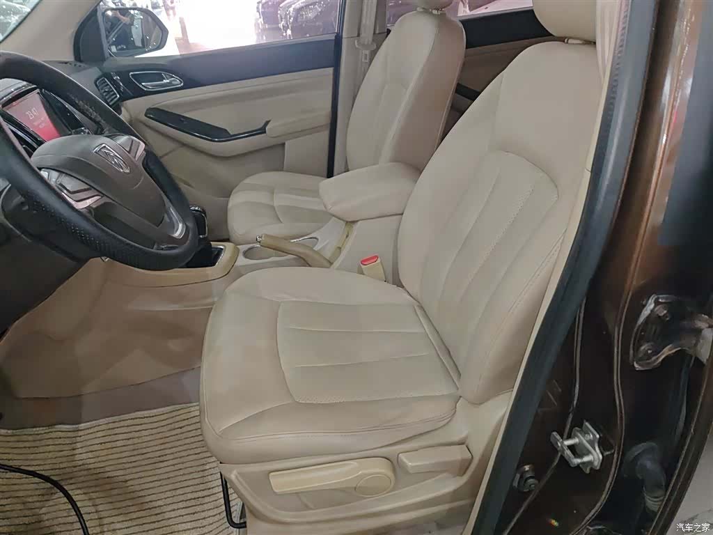 Wuling 730, 2014 15