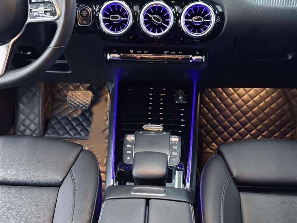 Mercedes-Benz GLA Mercedes-Benz GLA
