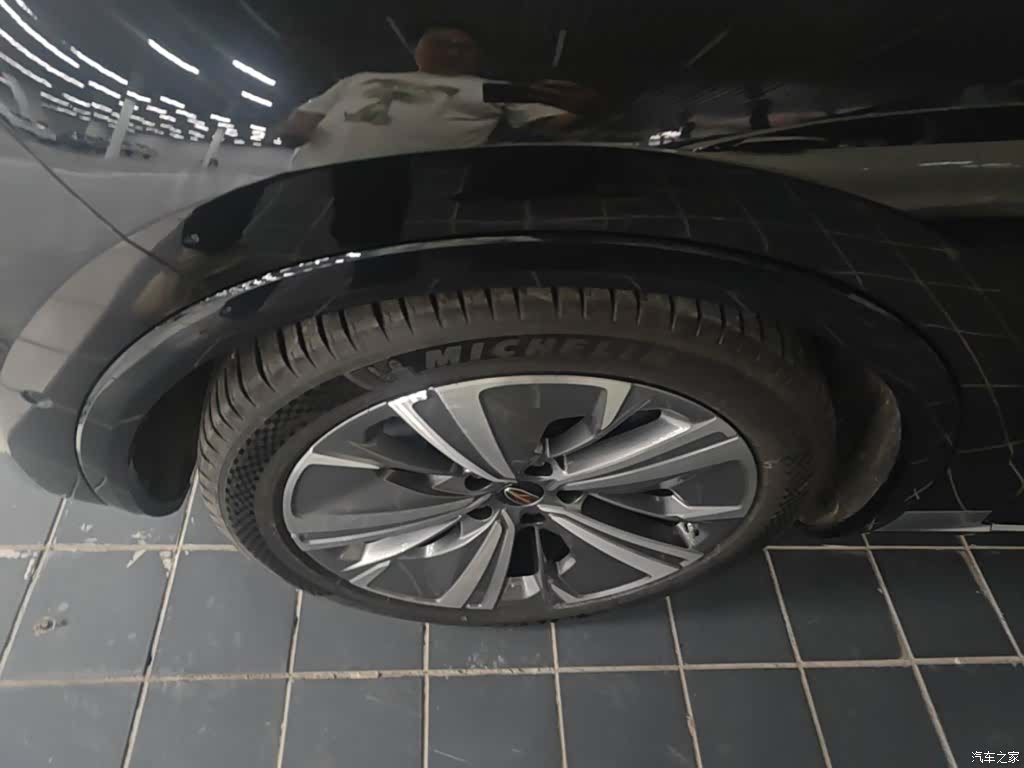 Hongqi E-HS9, 2023 25