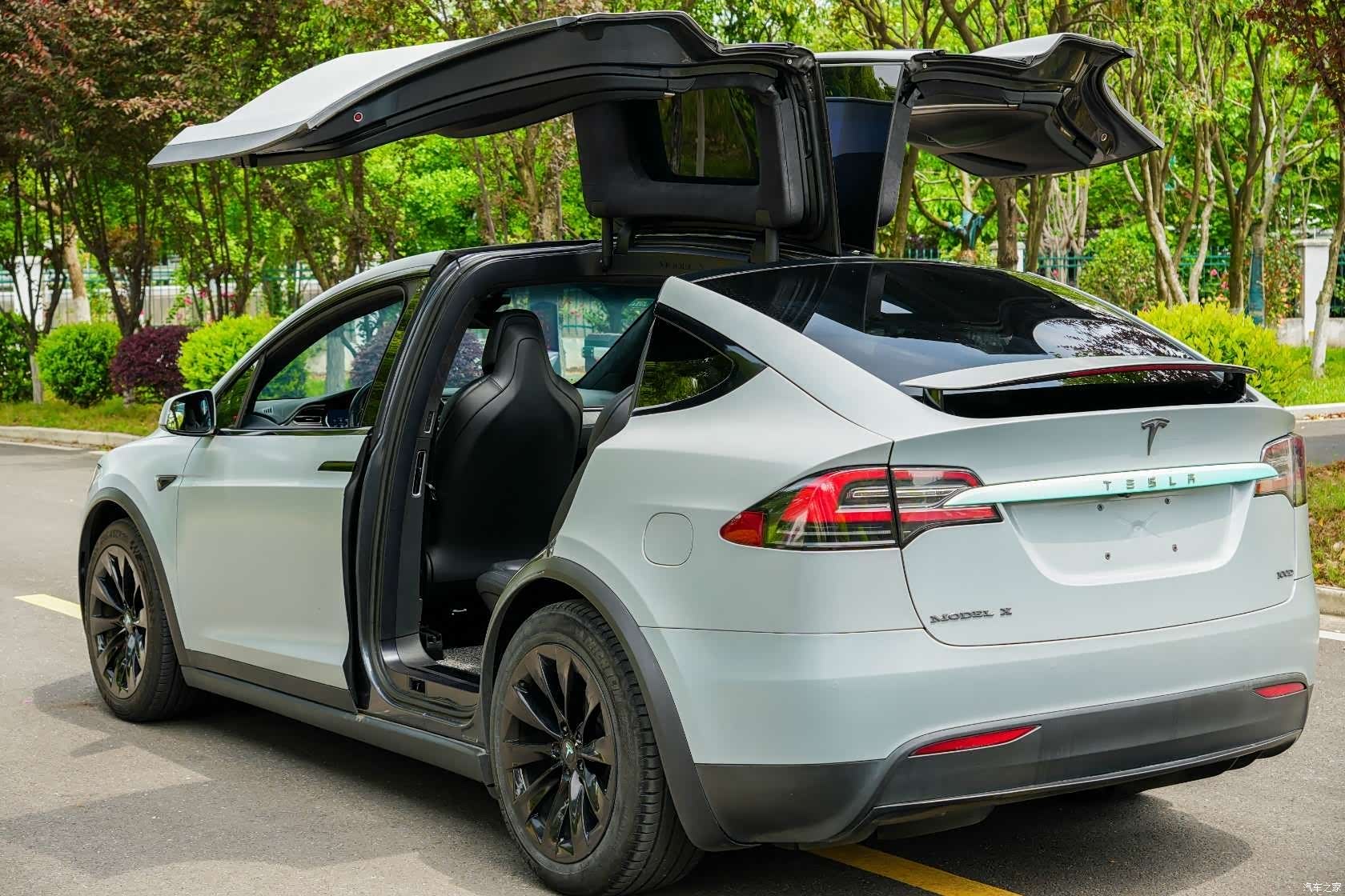 Tesla Model X, 2017 13
