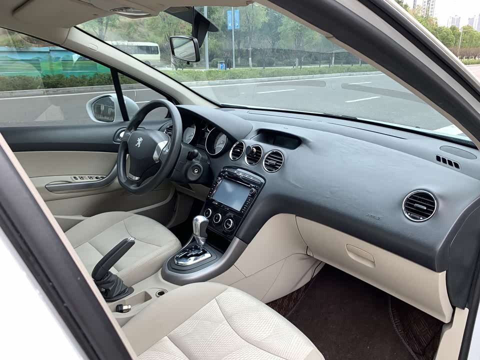 Peugeot 408