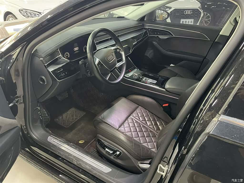 Audi A8L, 2022 4