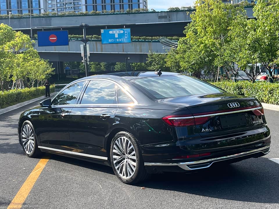 Audi A8