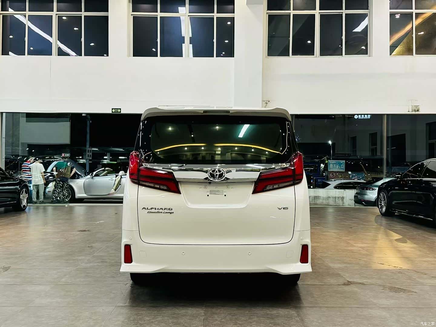 Toyota Alphard, 2018 все фото