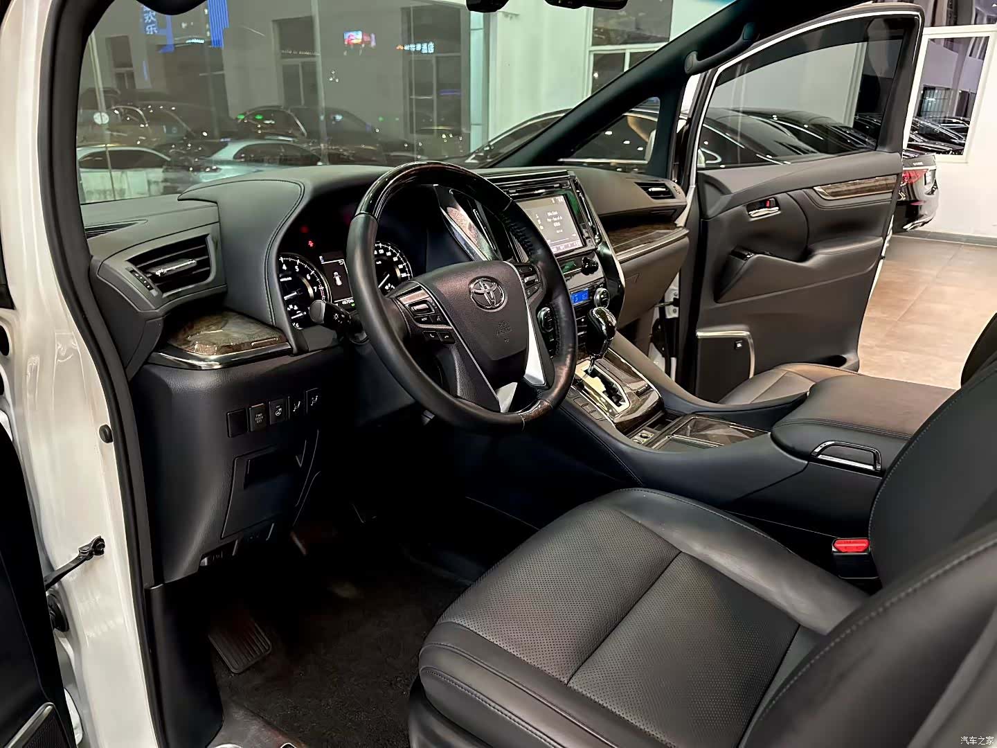 Toyota Alphard, 2018 6