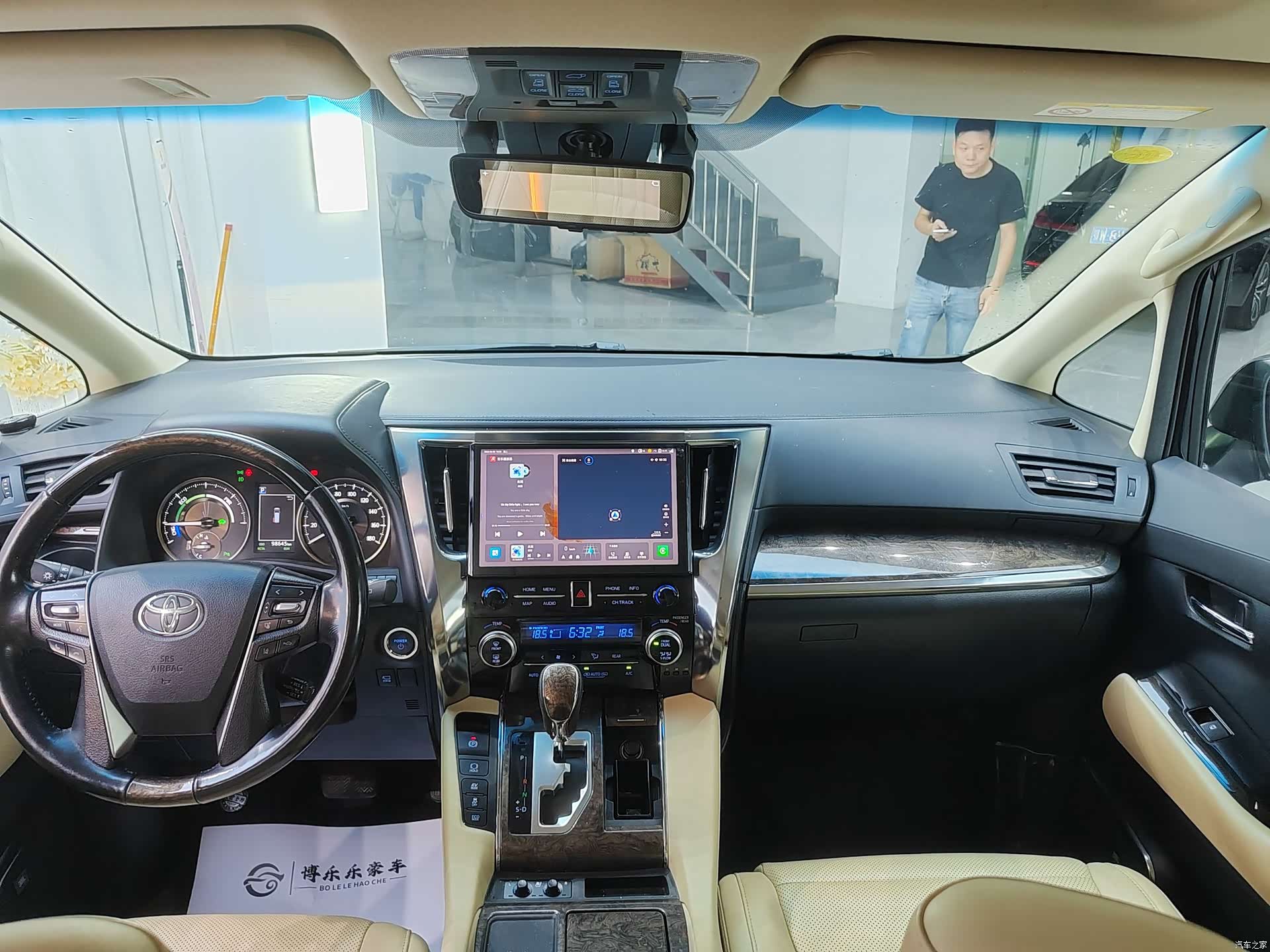 Toyota Alphard, 2022 7