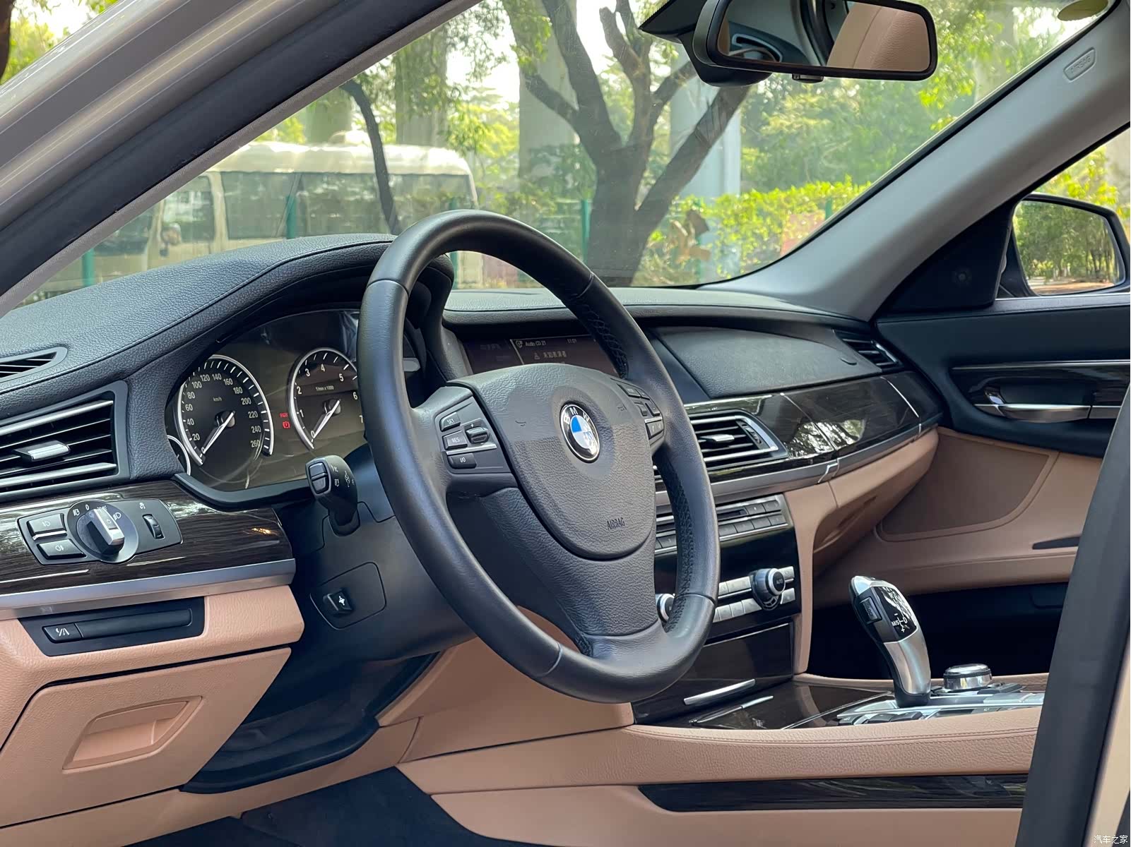 BMW 7 Series, 2011 21