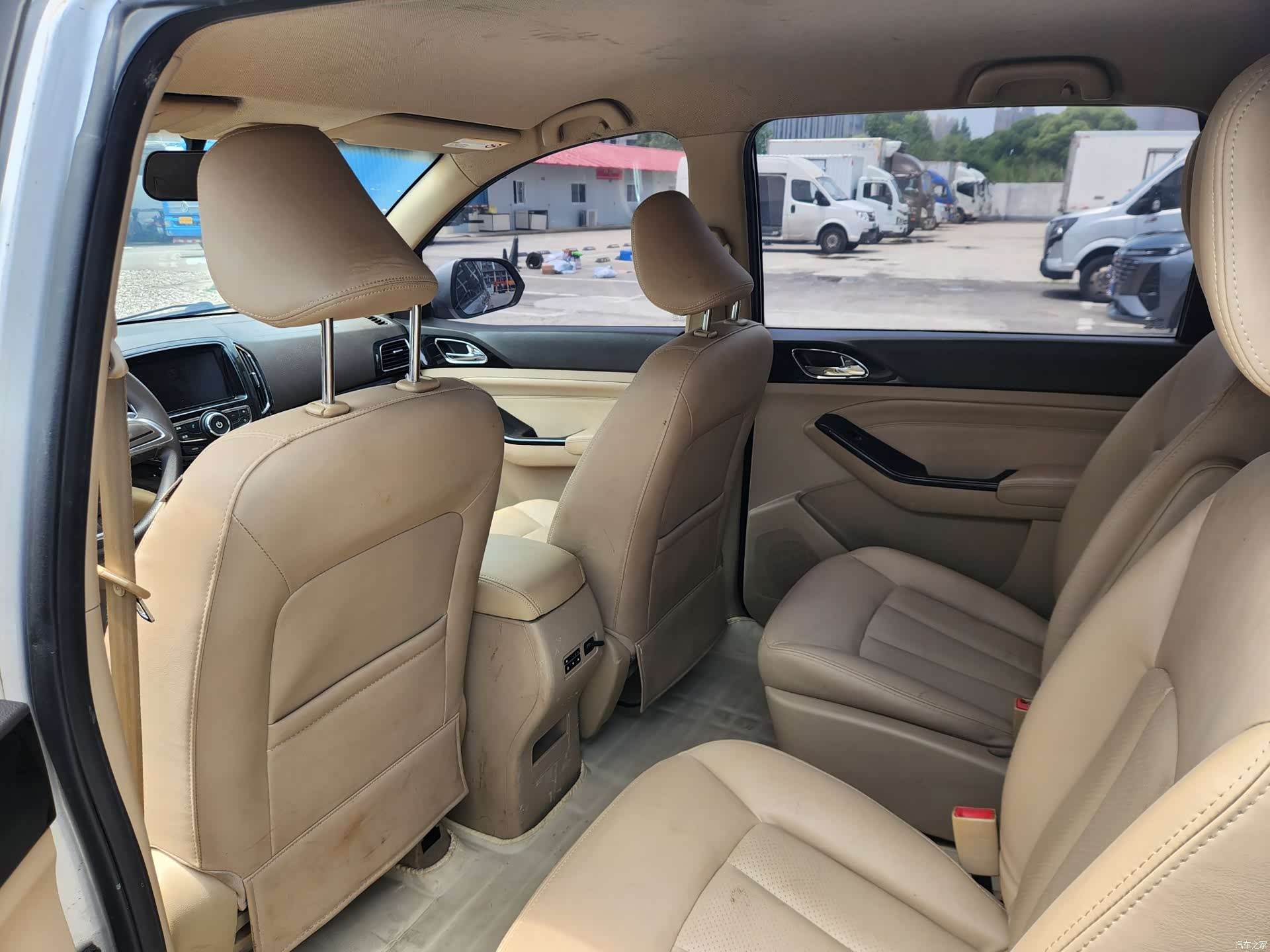 Wuling 730, 2015 10