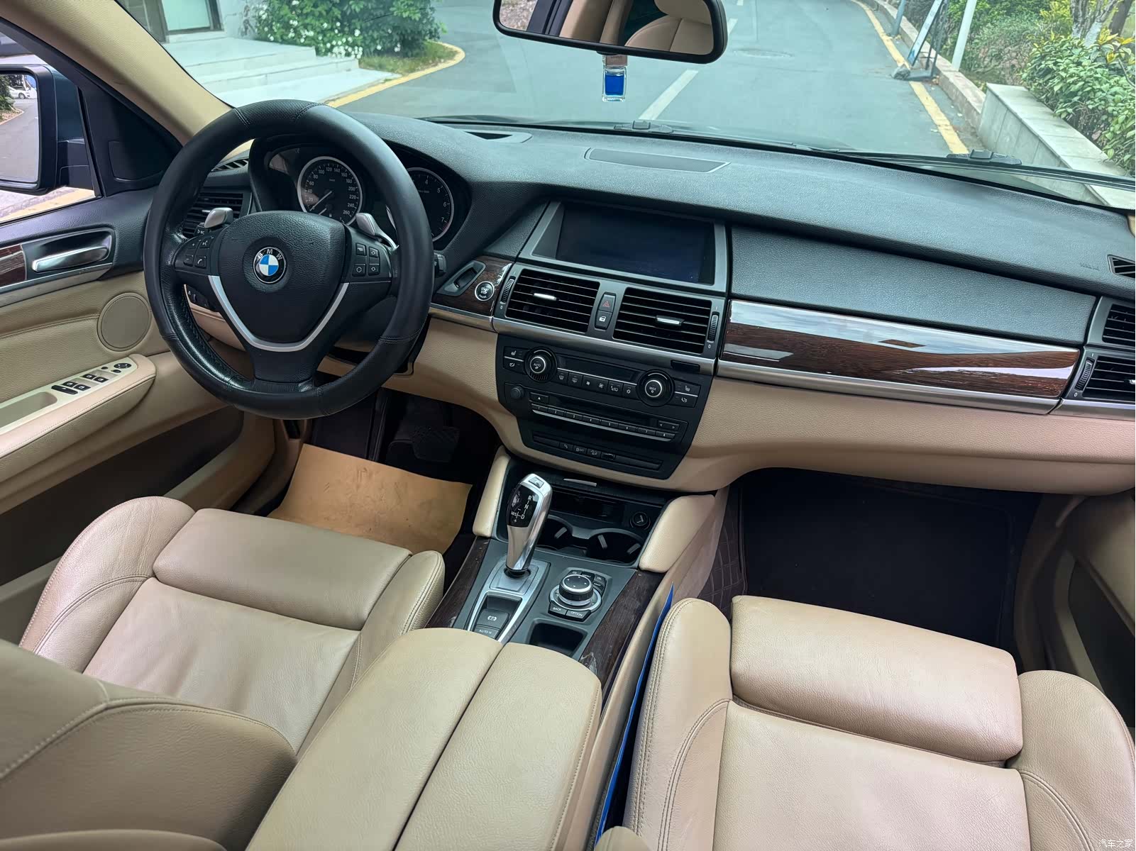 BMW X6, 2011 10