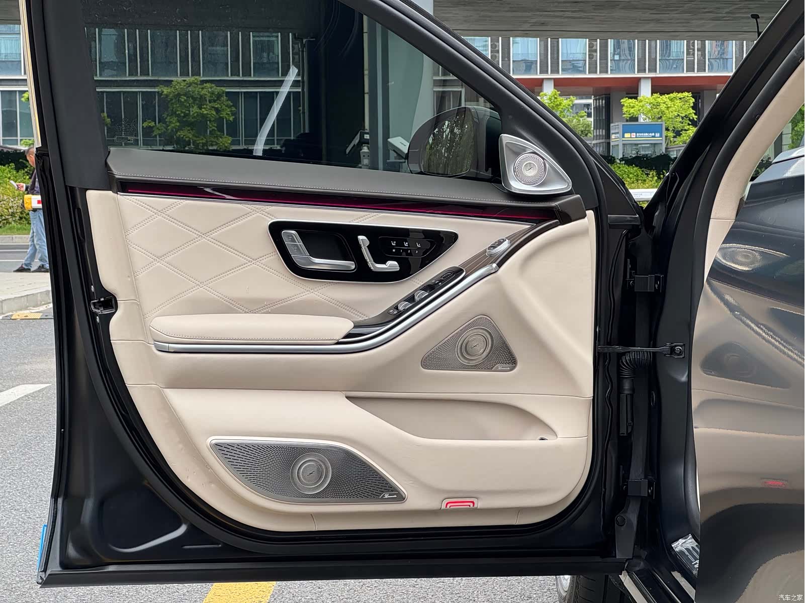 Maybach S-Class, 2023 10