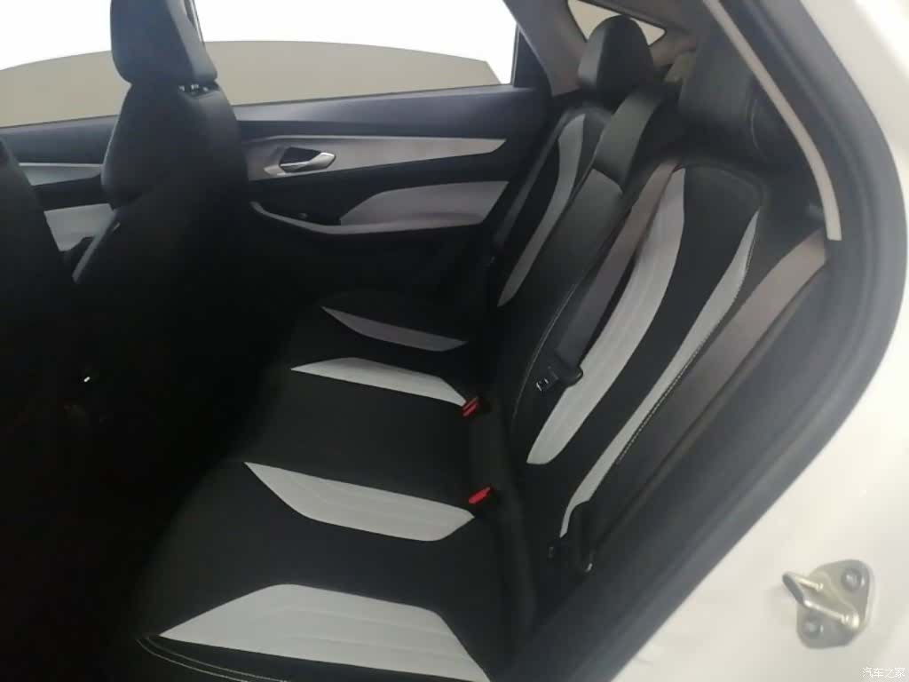Geely Binray, 2023 13