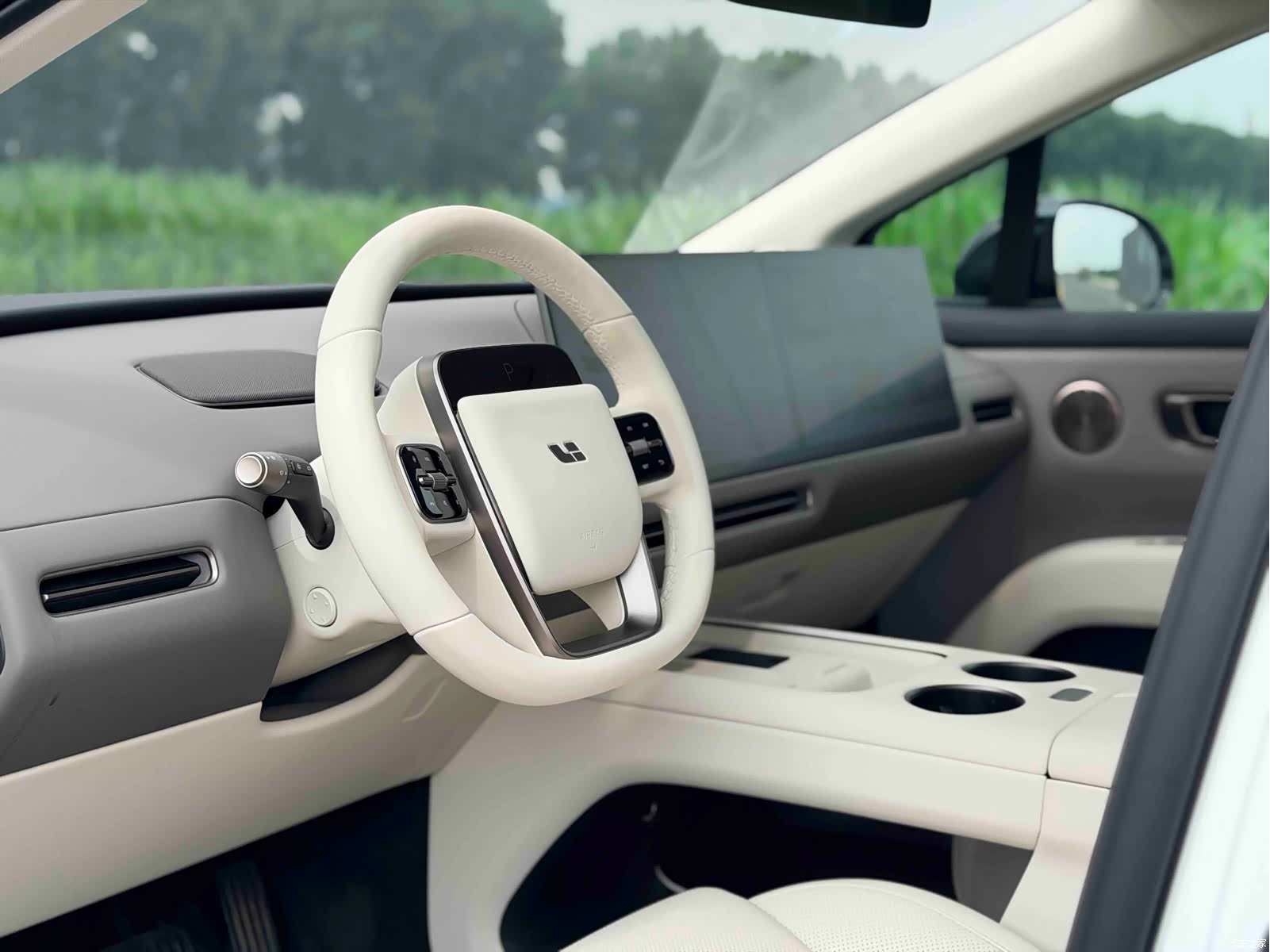 Li Auto i8, 2025 4