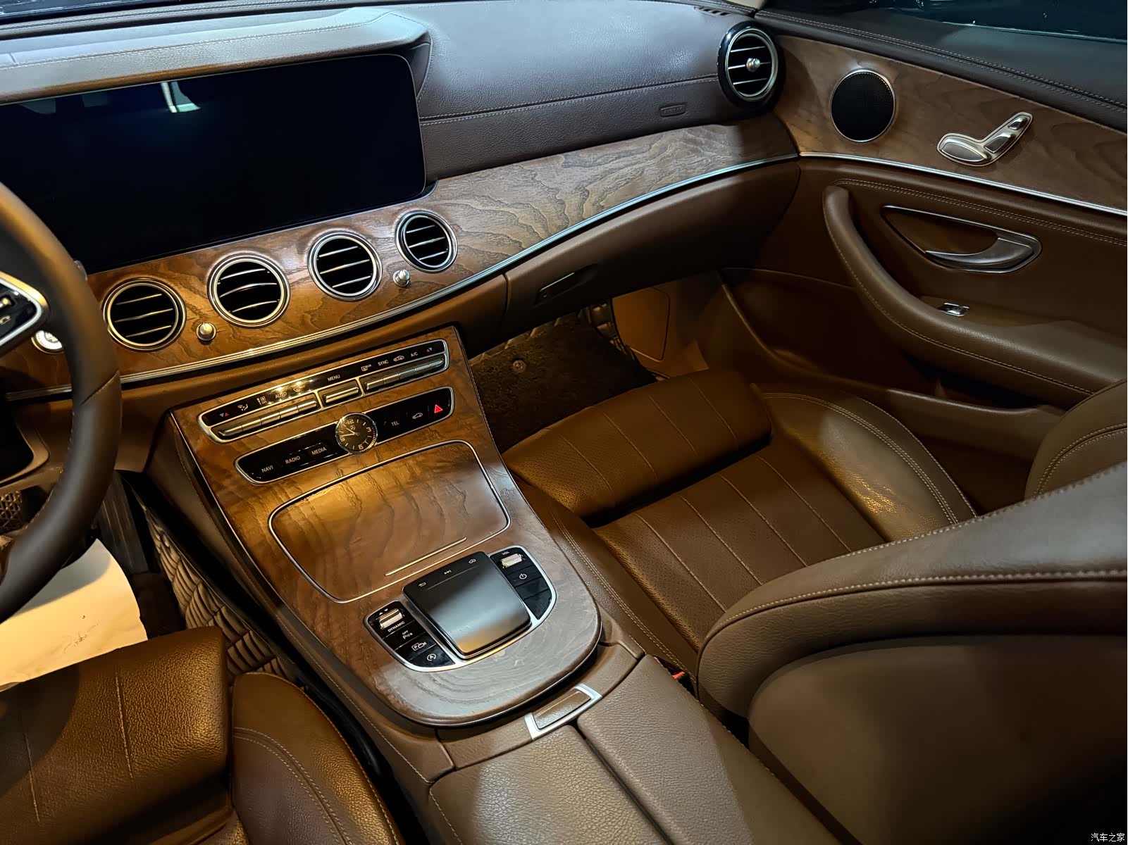 Mercedes-Benz E-Class, 2019 12