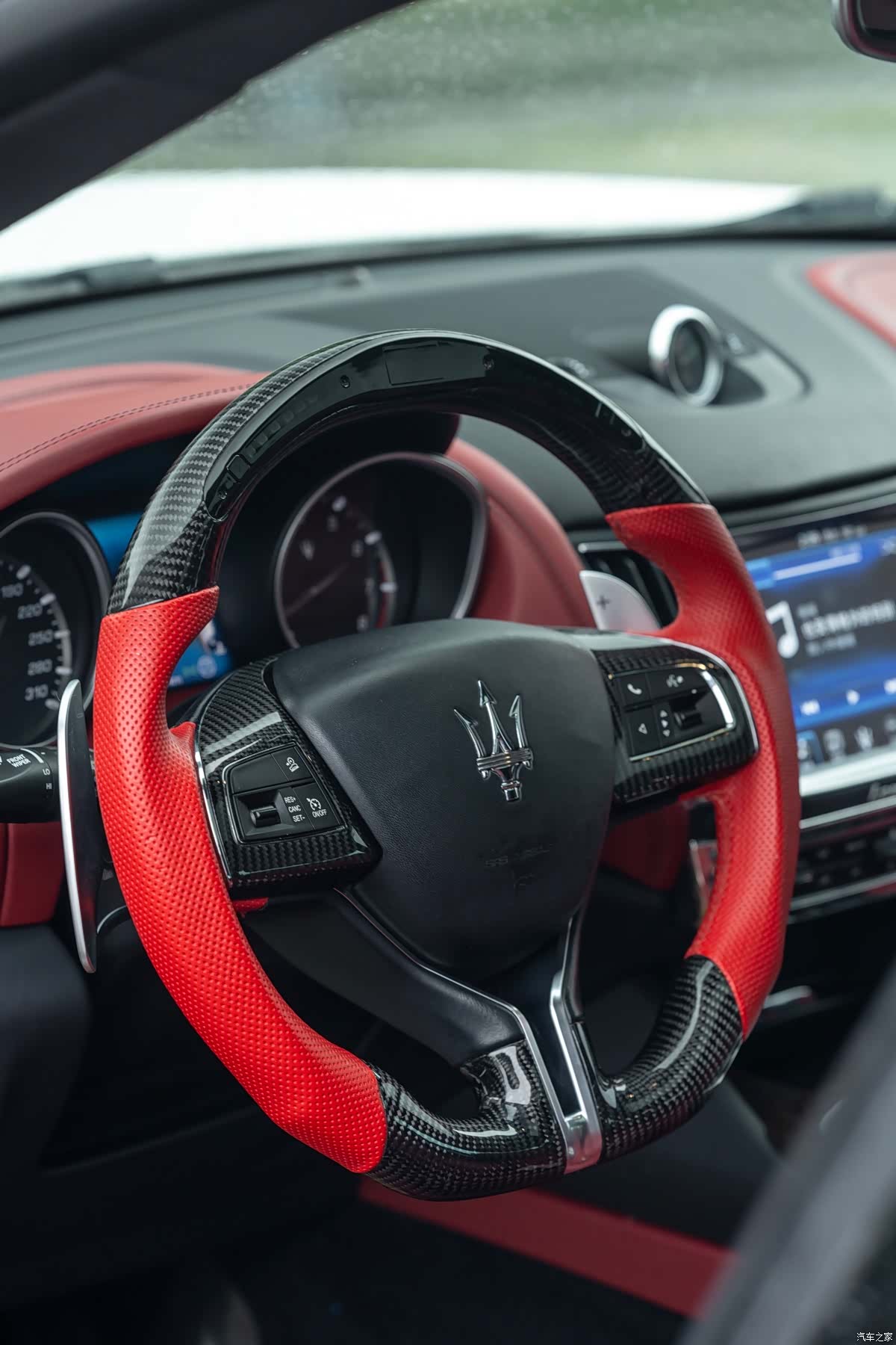 Maserati Levante, 2016 все фото