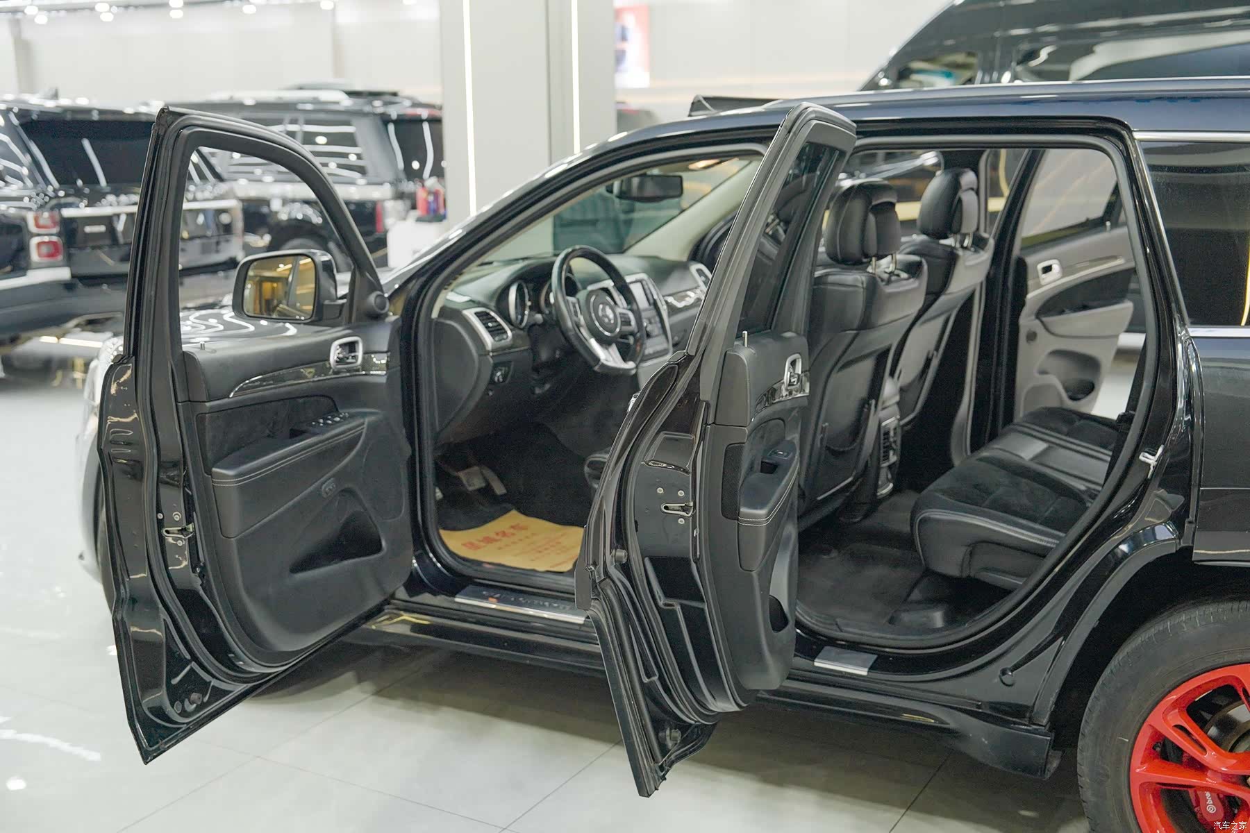 SRT Grand Cherokee, 2012 24