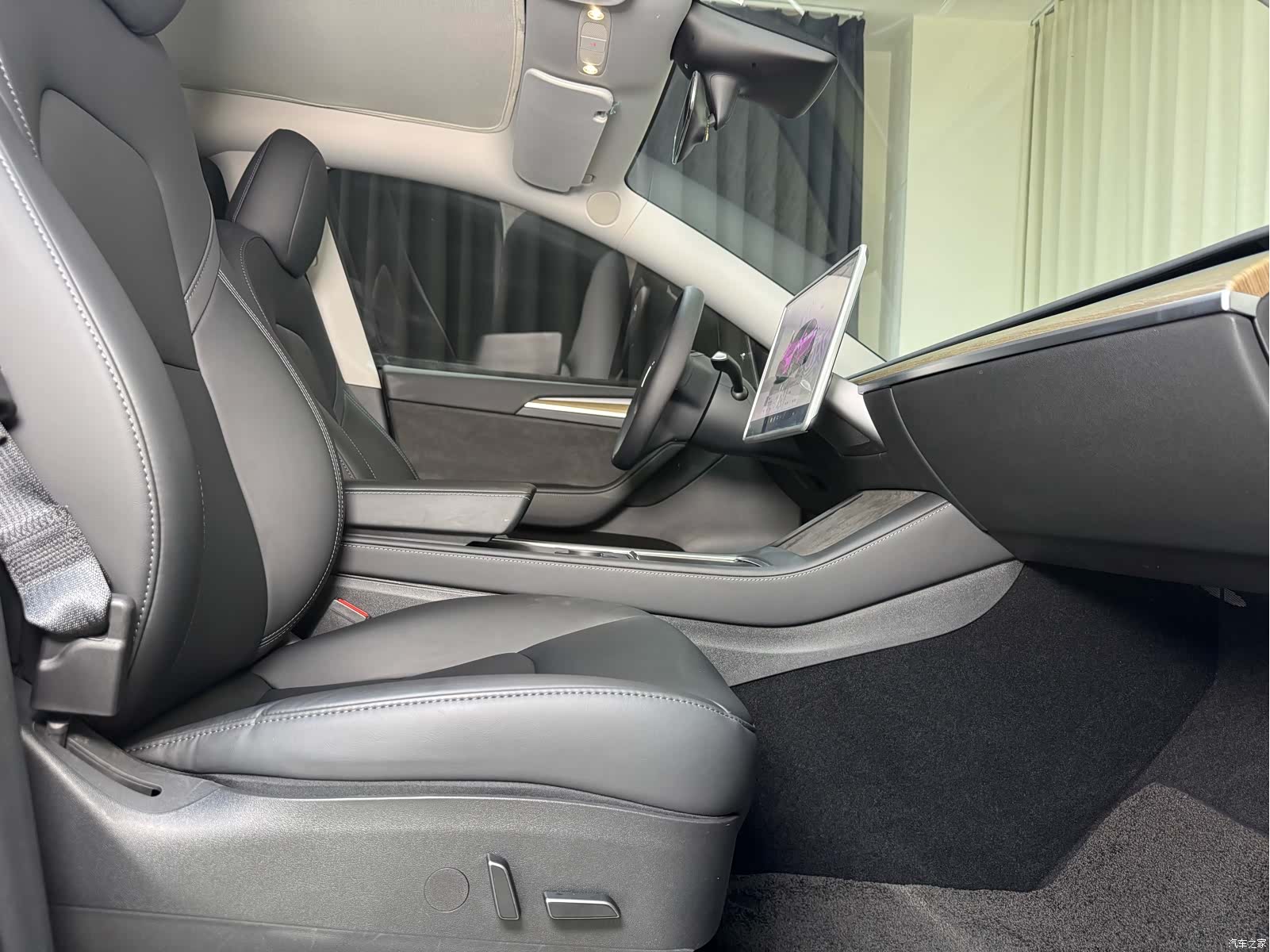 Tesla Model Y, 2022 32
