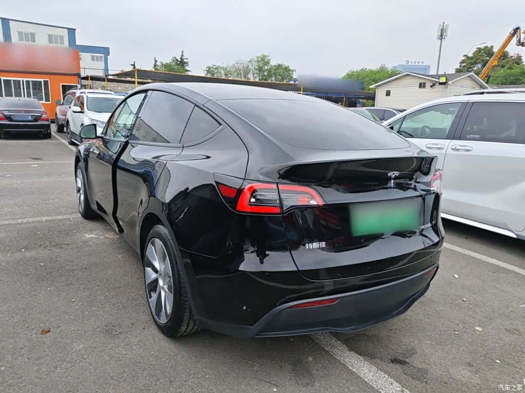 Tesla Model Y, 2021 все фото