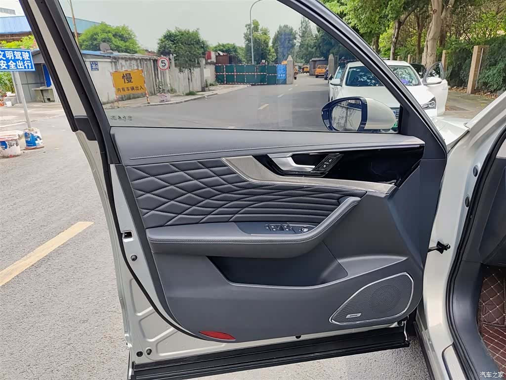 Hongqi HS5, 2023 6