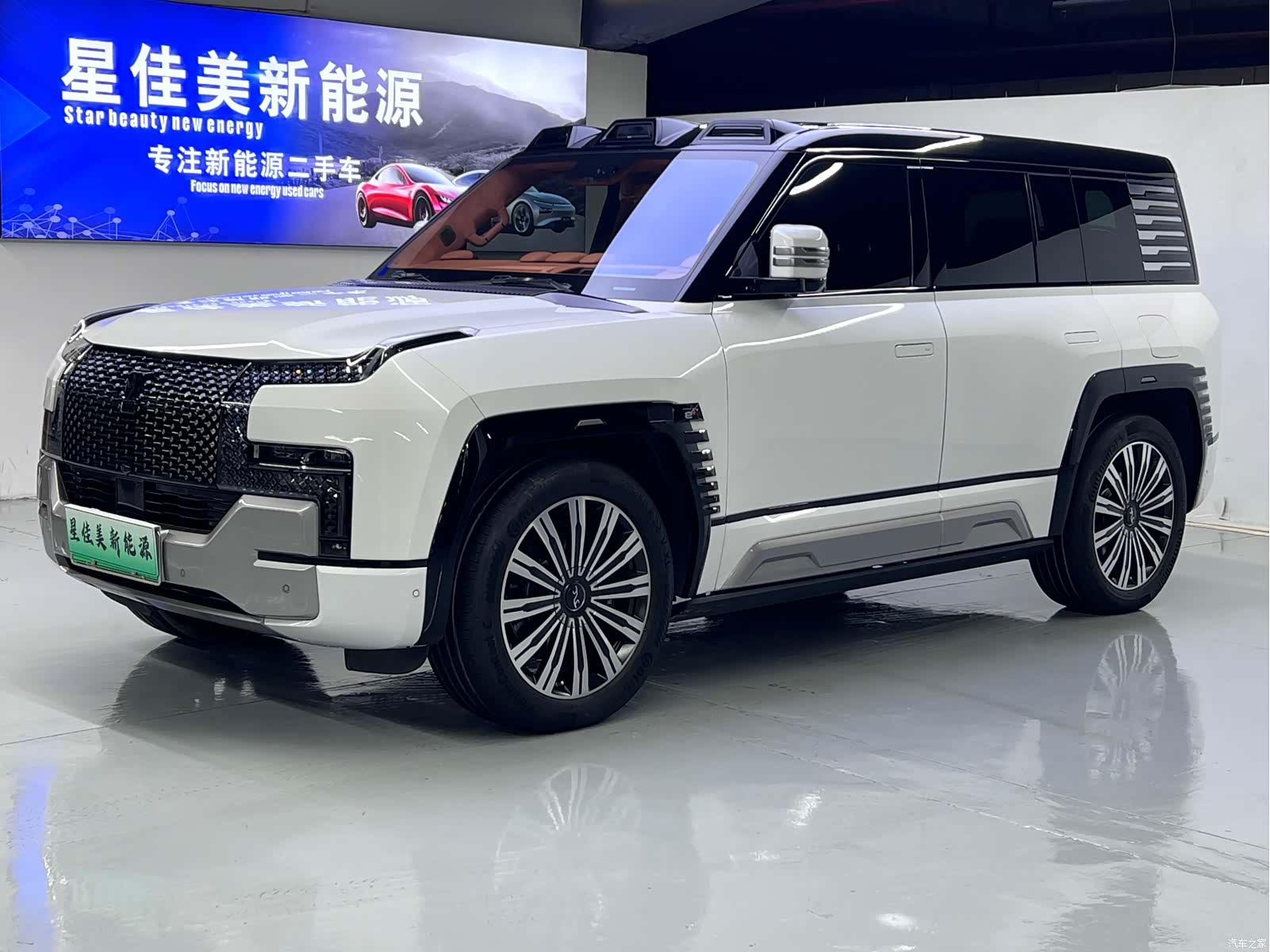 Yangwang U8, 2024 1