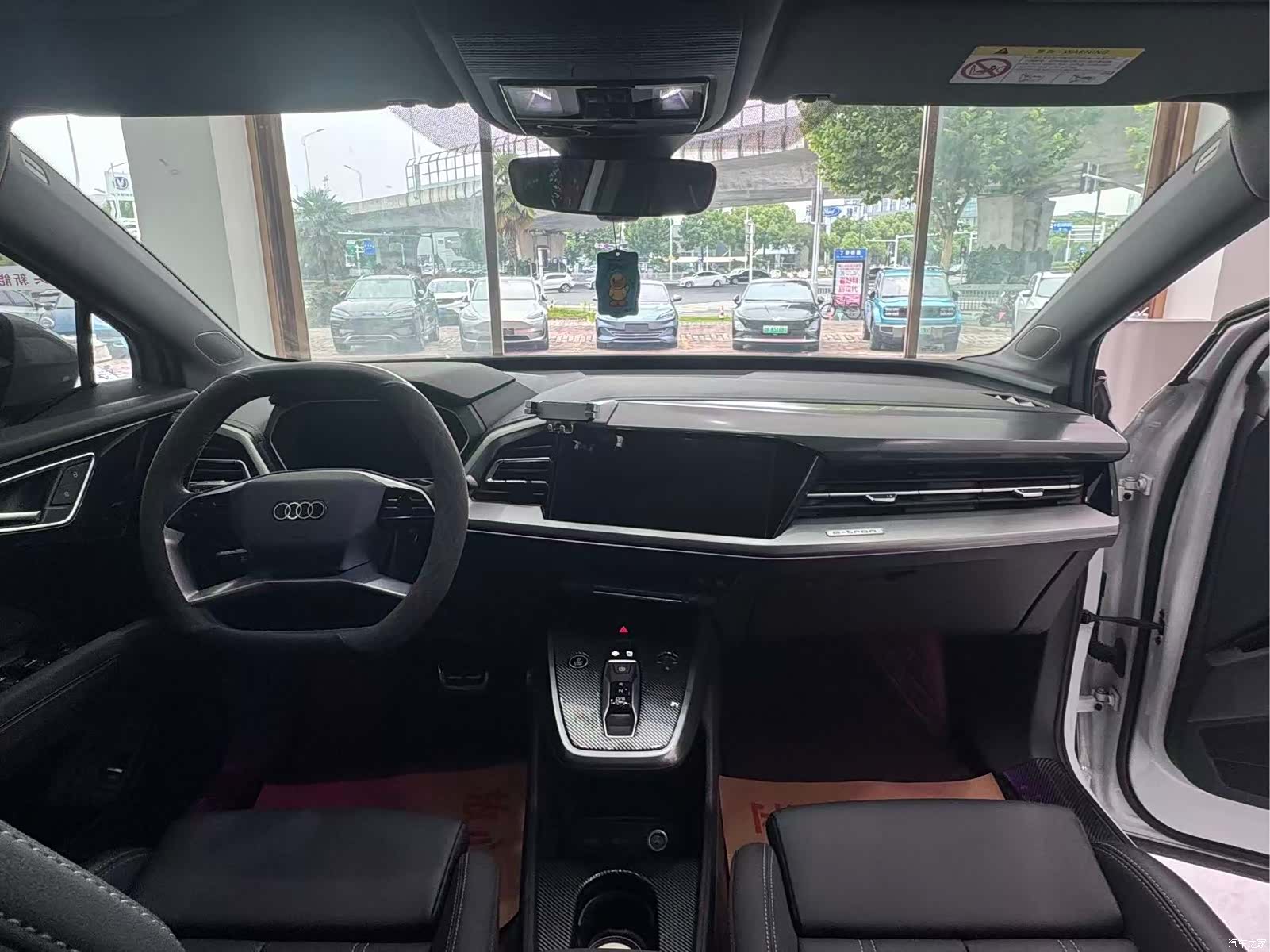 Audi Q4 e-tron, 2023 все фото