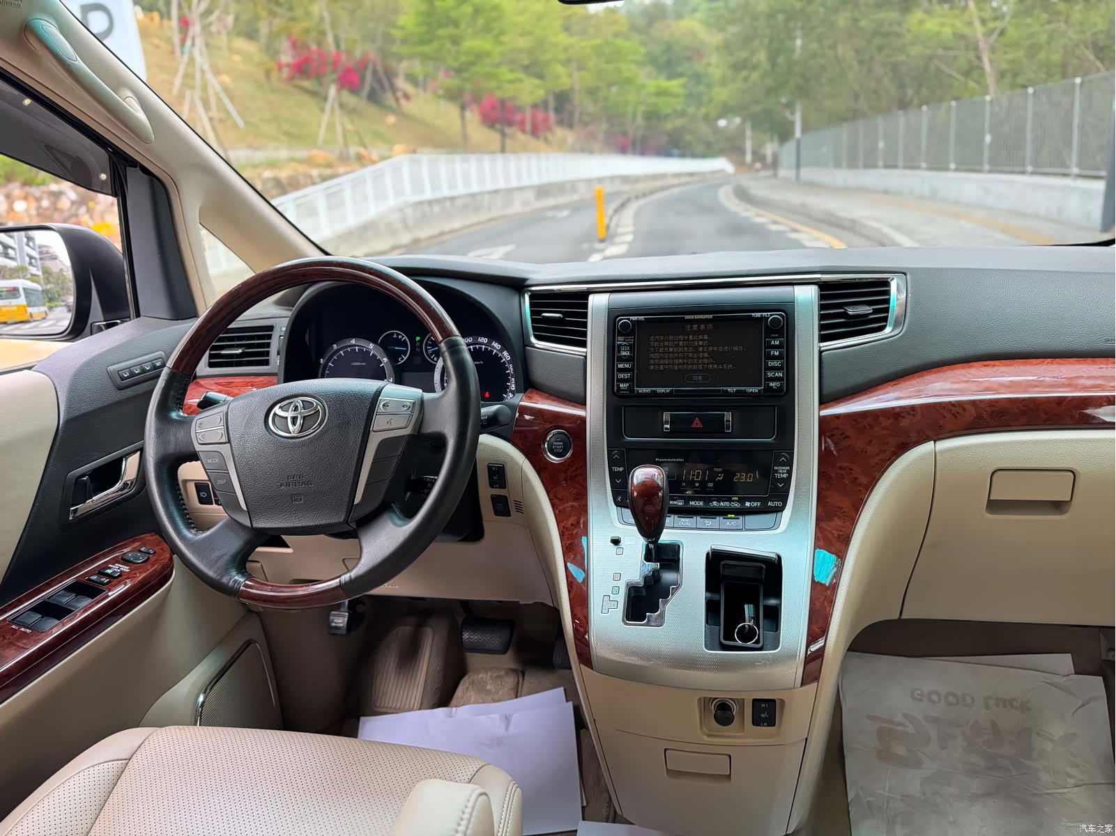 Toyota Alphard, 2011 15