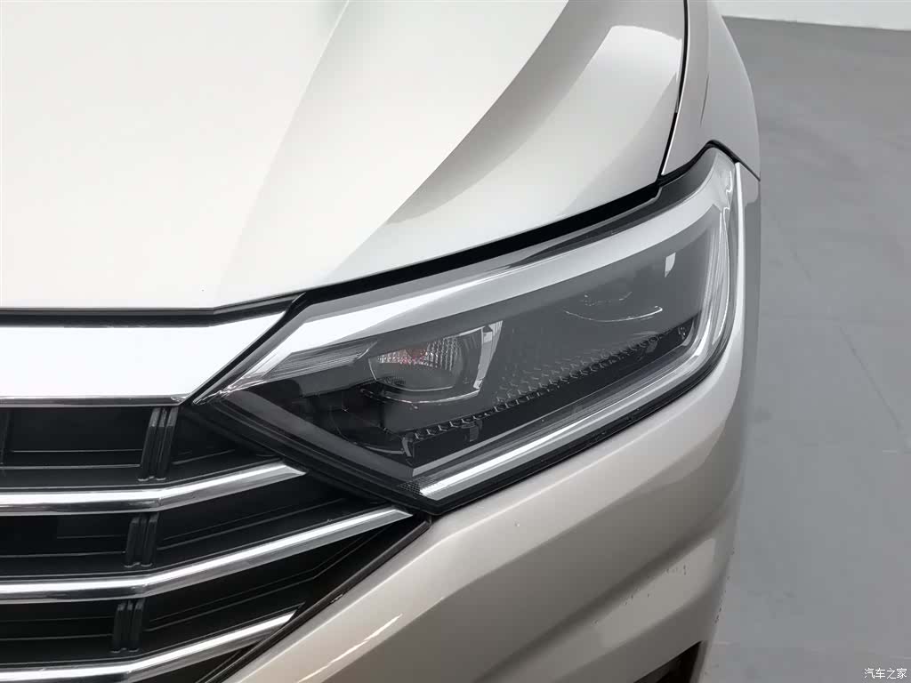 Volkswagen Sagitar, 2020 7
