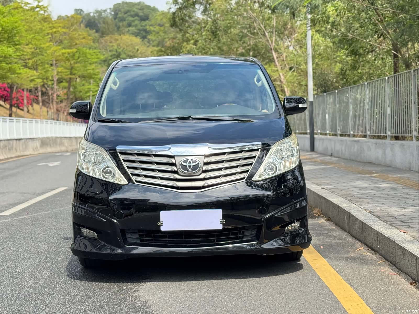 Toyota Alphard, 2011 все фото