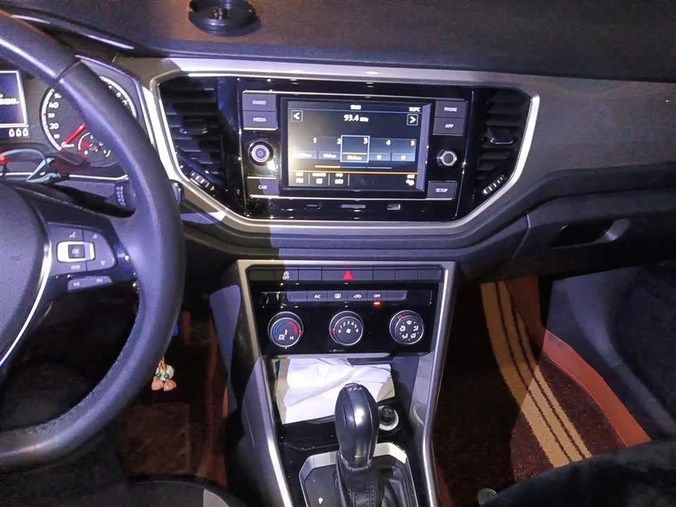 Volkswagen T-ROC exploring Songs