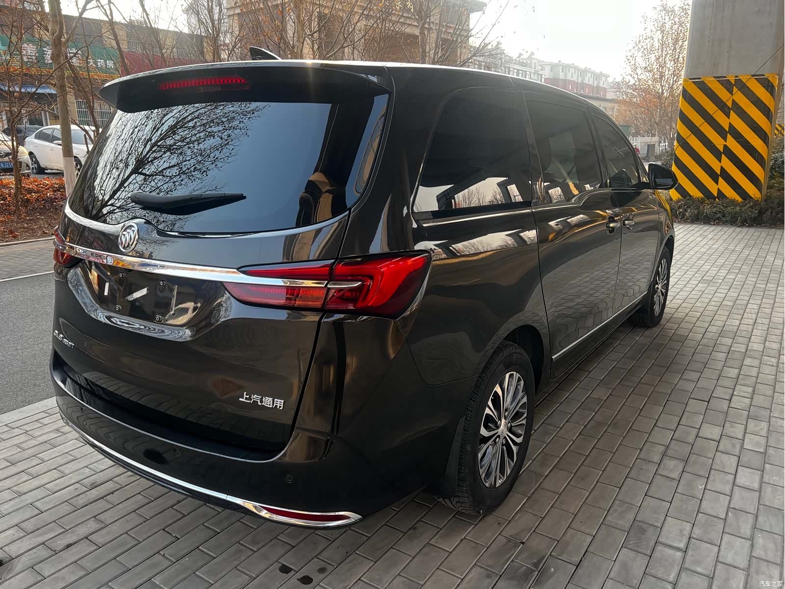 Buick GL8, 2022 3