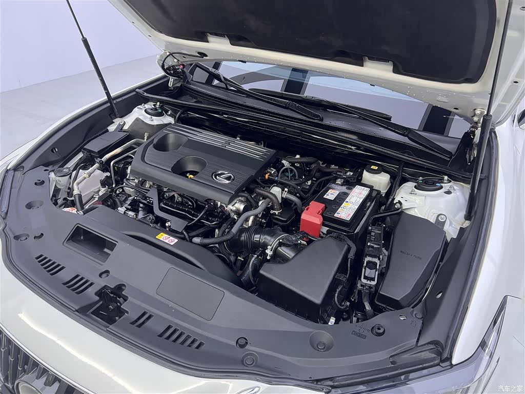 Lexus ES, 2024 12