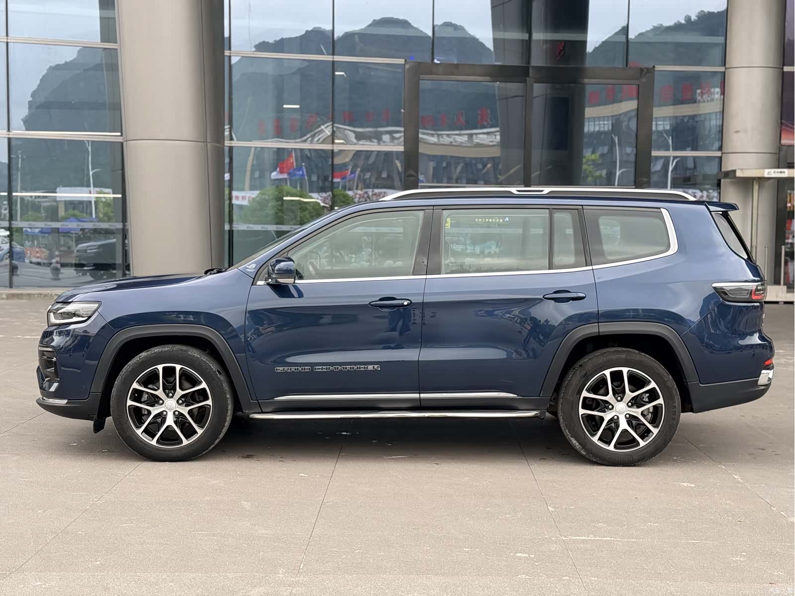 Jeep Grand Commander, 2022 4