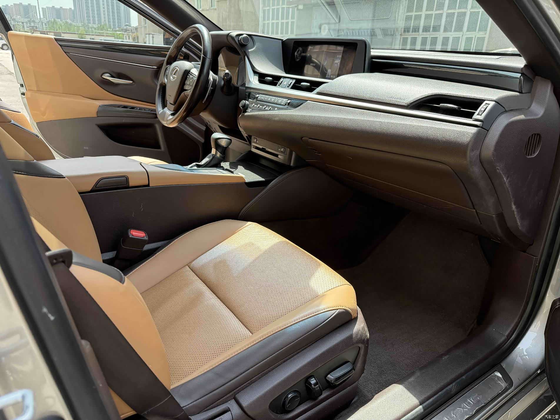 Lexus ES, 2019 15