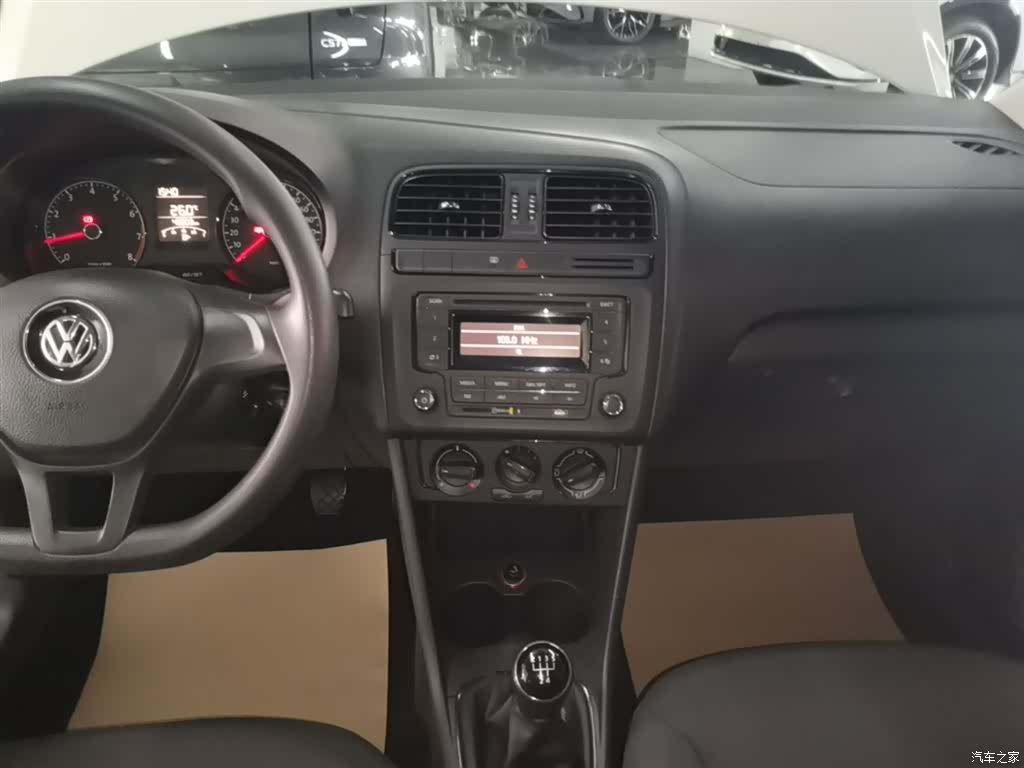 Volkswagen Polo, 2015 13
