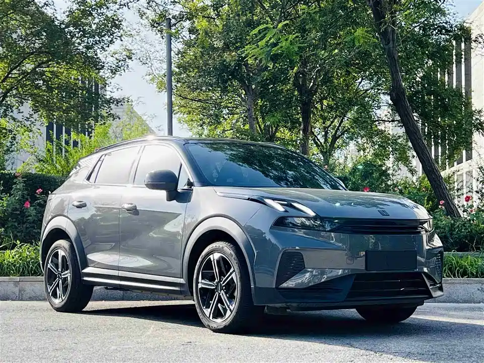 Lynk & Co 06 EM-P