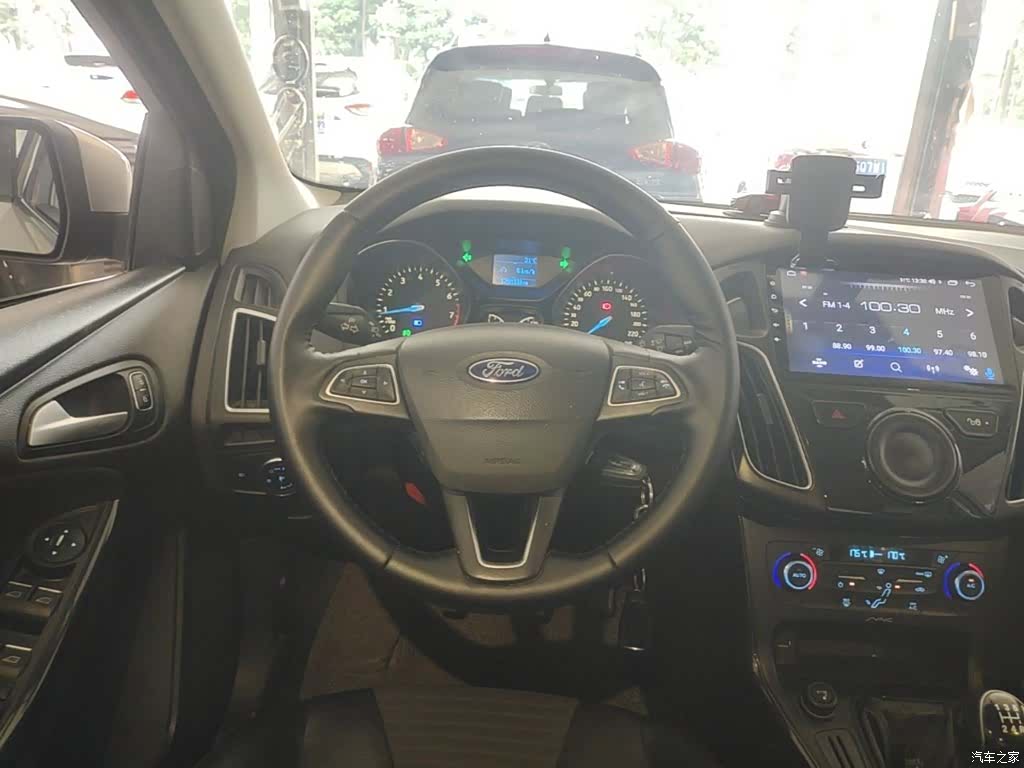 Ford Focus, 2015 11