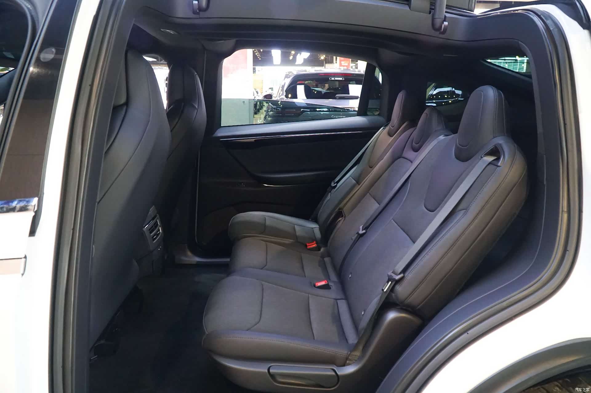 Tesla Model X, 2019 10