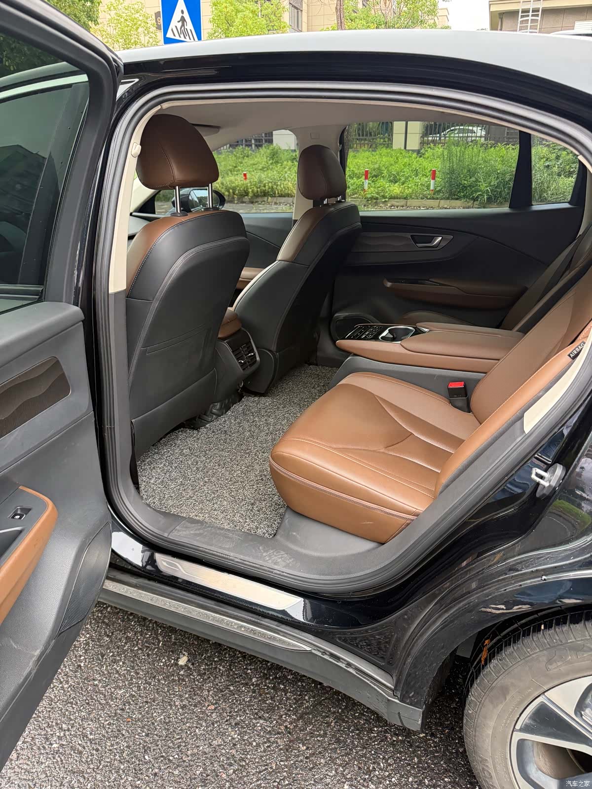 Hongqi QM5, 2022 8