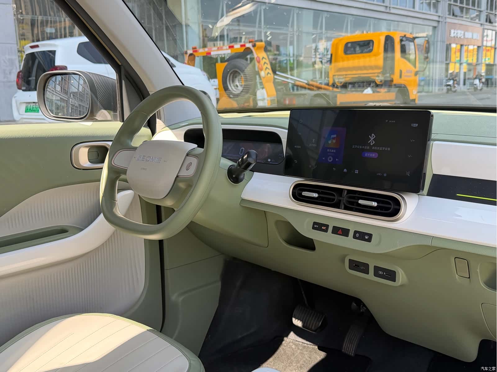 Geely Panda, 2025 10