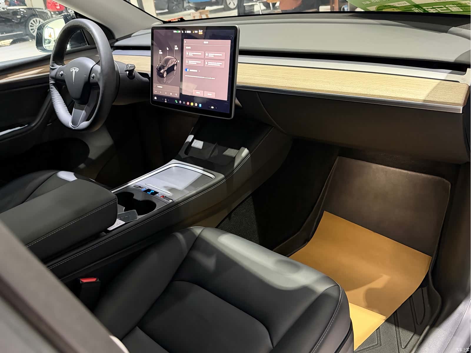 Tesla Model Y, 2023 4