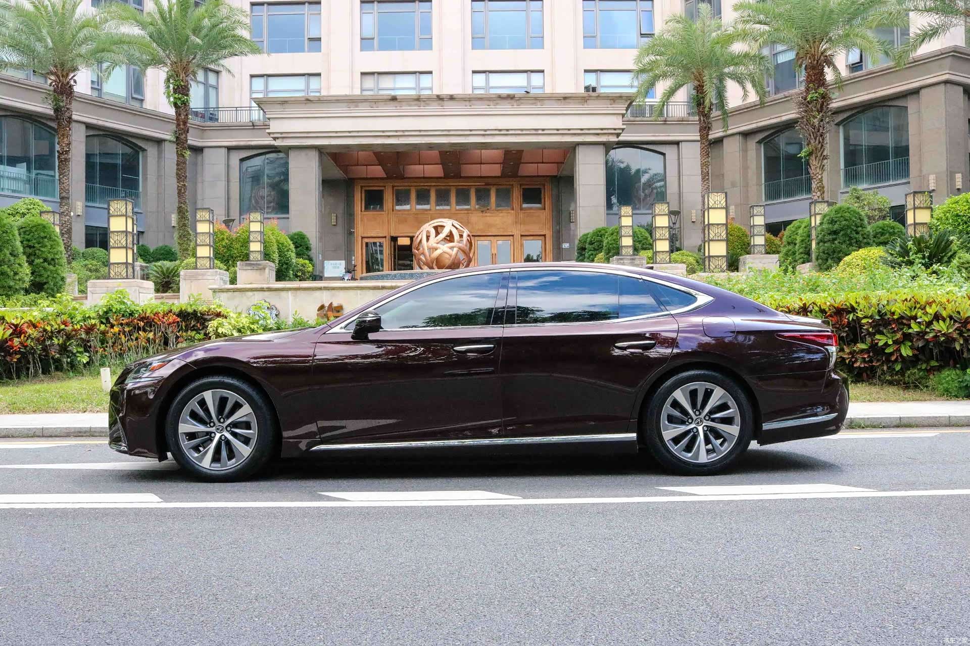 Lexus LS, 2020 10