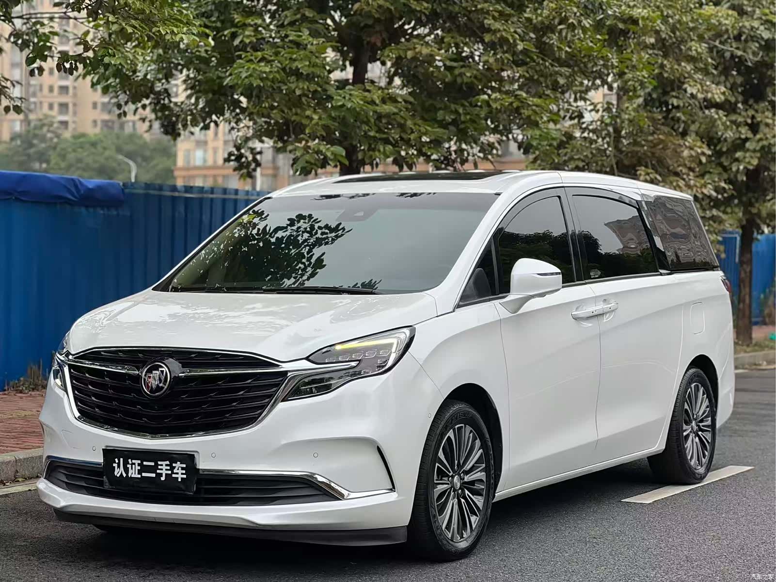 Buick GL8, 2021 1