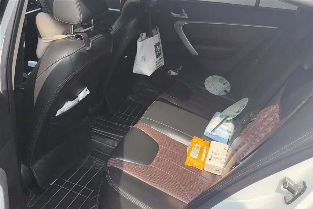 Geely Emgrand, 2017 11