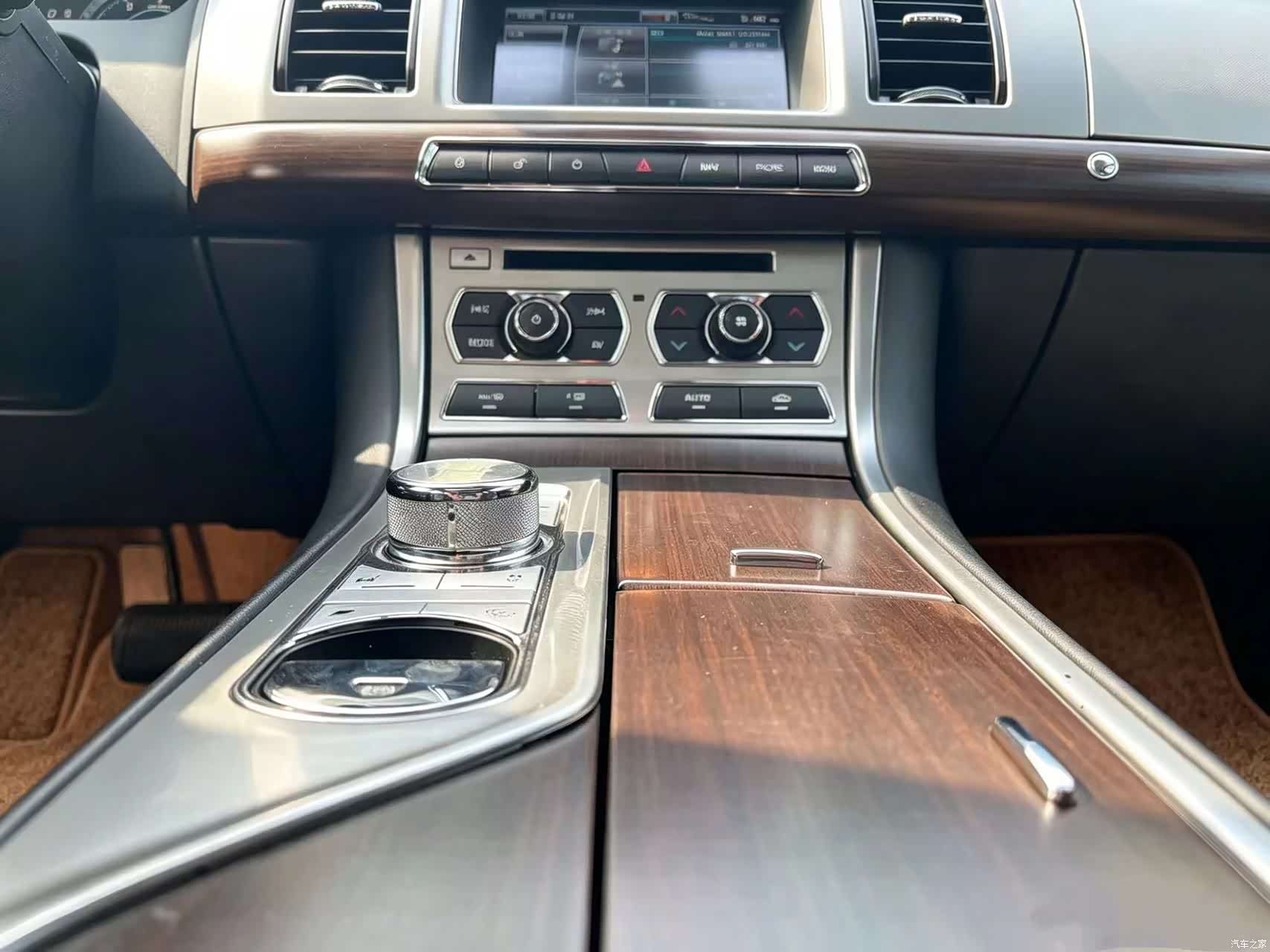 Jaguar XF, 2015 14