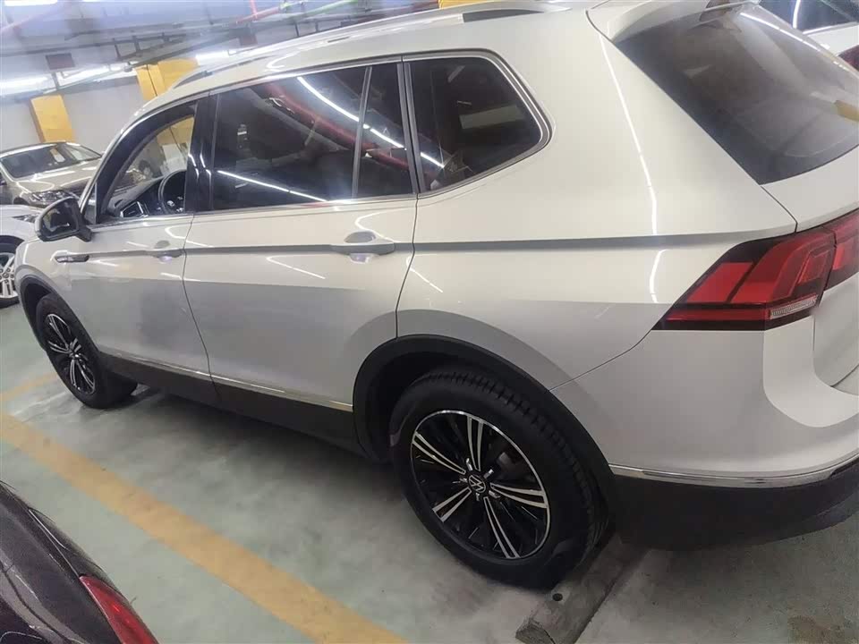 Volkswagen Tiguan L