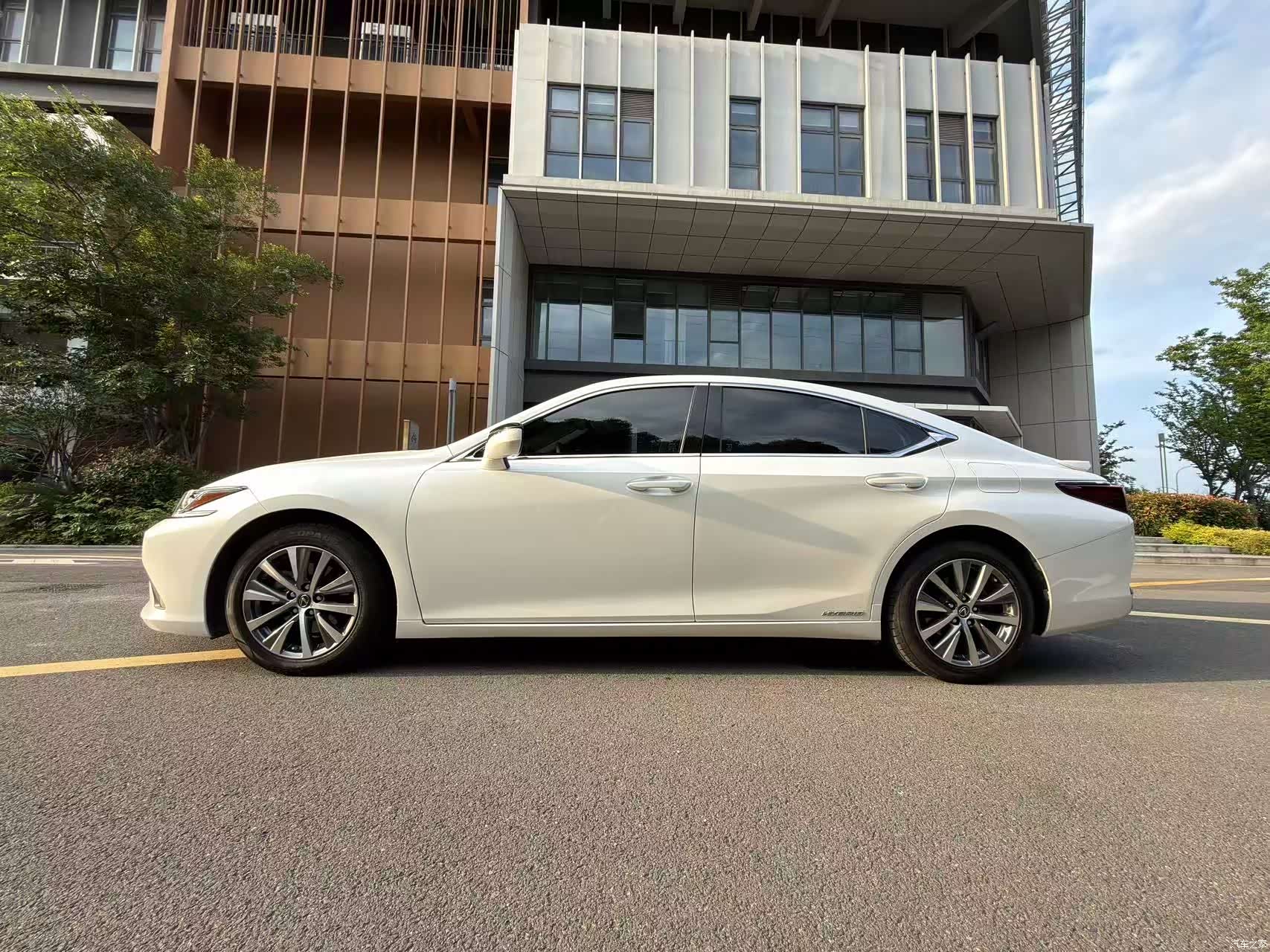 Lexus ES, 2019 10