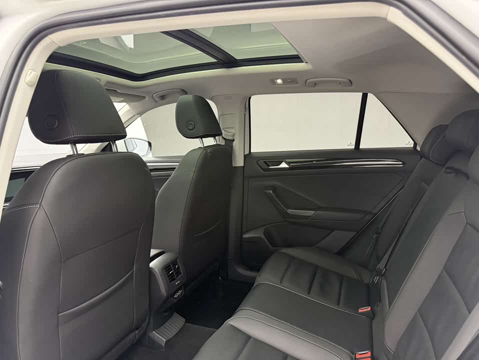 Volkswagen T-ROC exploring Songs