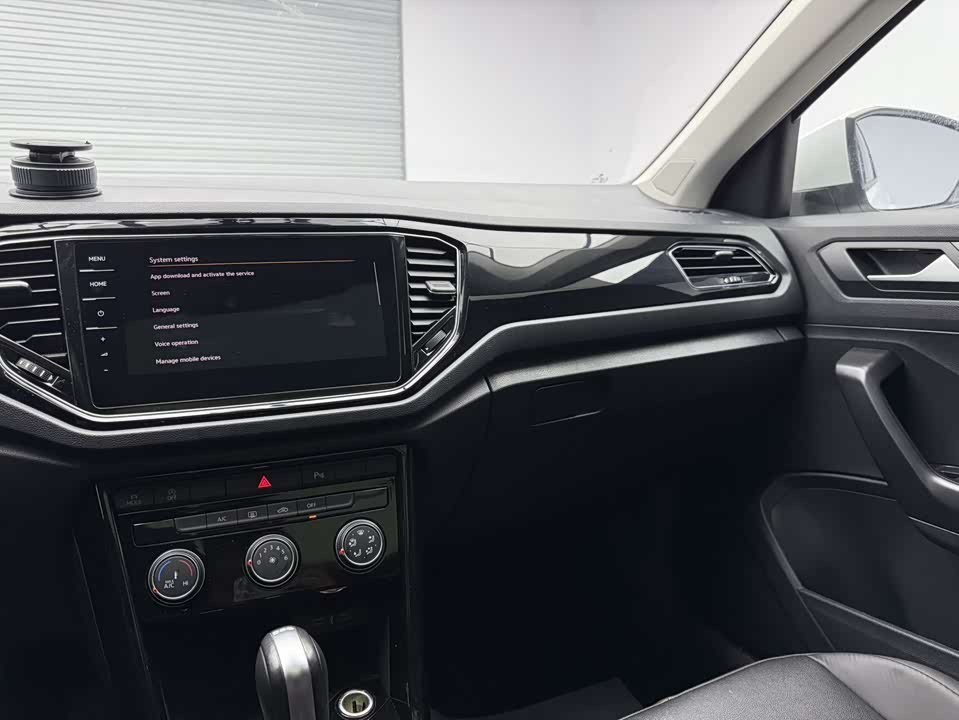 Volkswagen T-ROC exploring Songs